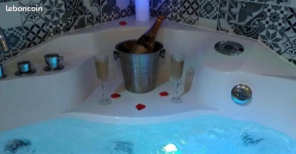 Ecrin D' Amour Suite Romantique Avec Jacuzzi Castels Bagian luar foto